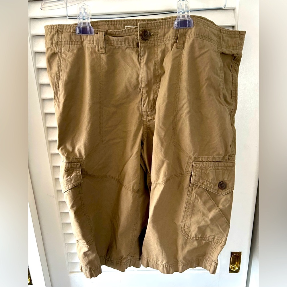 Urban pipeline cargo shorts in beige
